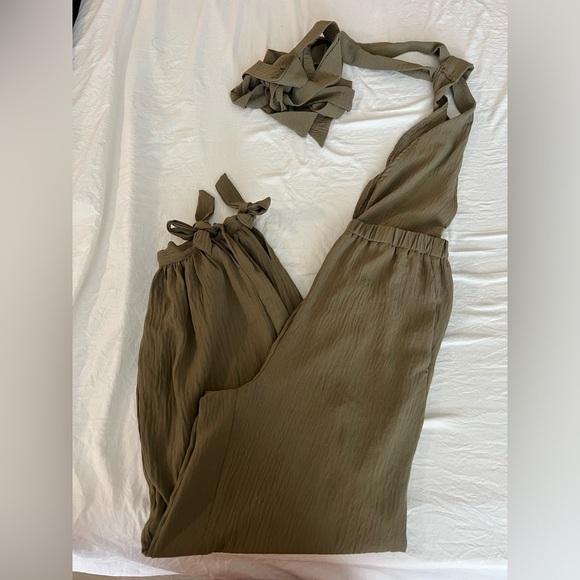 Army green jumpsuit open back ! Super comfy ! - Picture 1 of 3